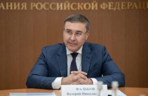 Поздравление главы Минобрнауки Валерия Фалькова с Днем защитника Отечества