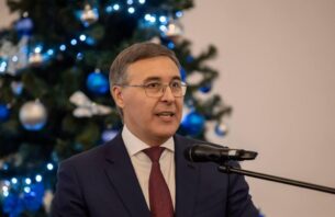 Глава Минобрнауки России Валерий Фальков поздравляет с наступающим Новым годом